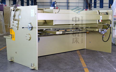 ZDS-1032剪板机背面展示.jpg ZDS-1032剪板机背面展示.jpg
