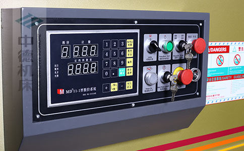 ZDS-640采用MD11简易数控系统.jpg ZDS-640采用MD11简易数控系统.jpg